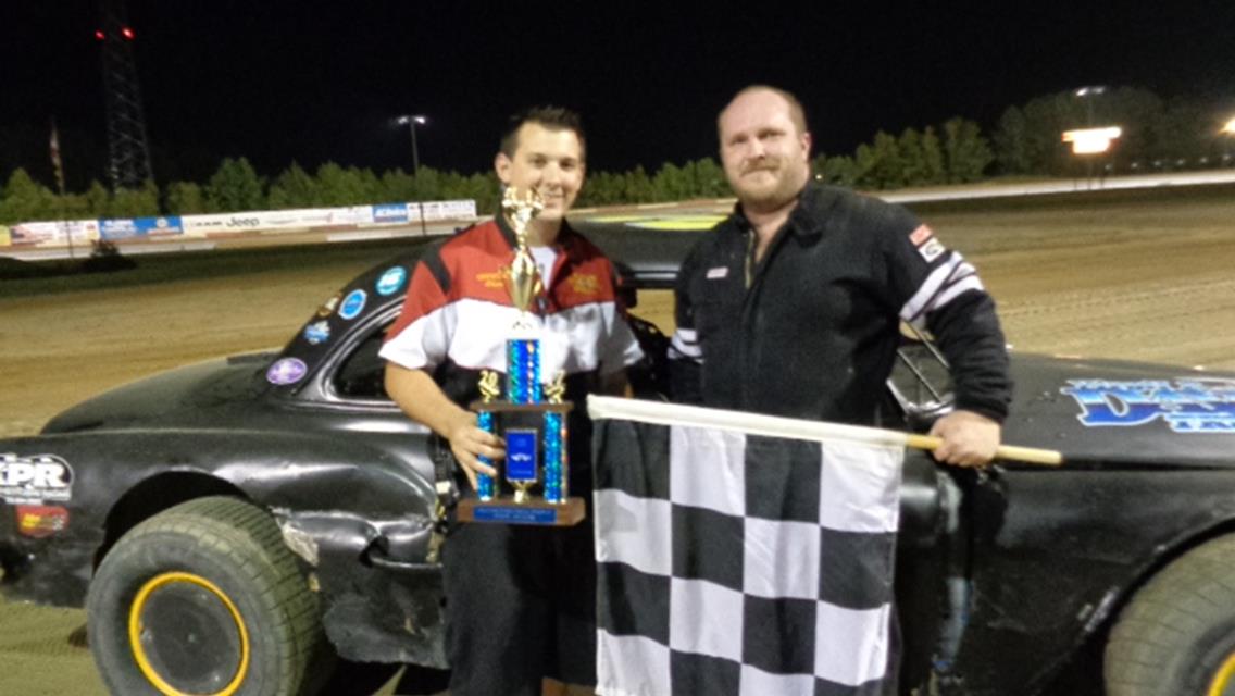 JOE TRACY MAKES LATE RACE PASS TO WIN LITTLE LINCOLN MAIN