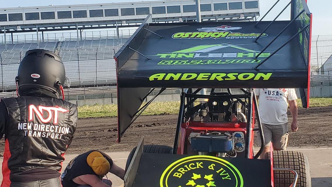 Turning laps at Knoxville Raceway