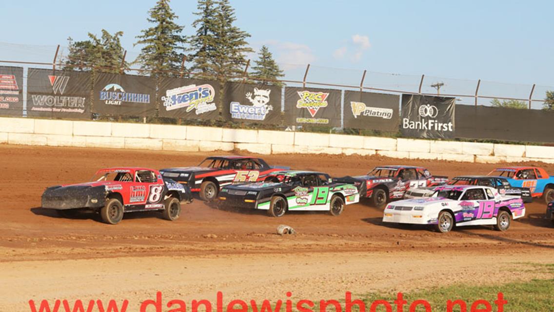 MIKE MULLEN FLIES TO OUTAGAMIE LATE MODEL WIN