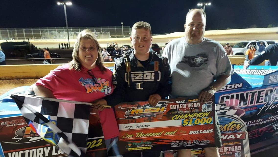 LOGAN ROBERSON WINS A WILD HOVIS RUSH LATE MODEL FLYNN’S TIRE TOUR EVENT AT WINCHESTER TO EARN HIS 2ND 3C GRAPHIX “BATTLE OF THE BAY” SPEEDWEEK CHAMPI