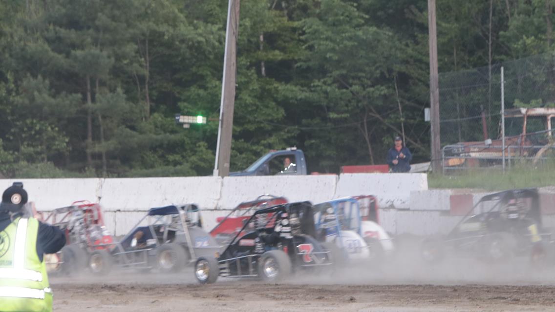 Daniel Piastka wins in the Xtreme DIRTcar DMA Midgets driving for legendary racer Ray Miller