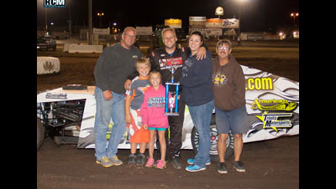 Troy Morris Jr. Thrills Crowd in the Dirt Modifieds
