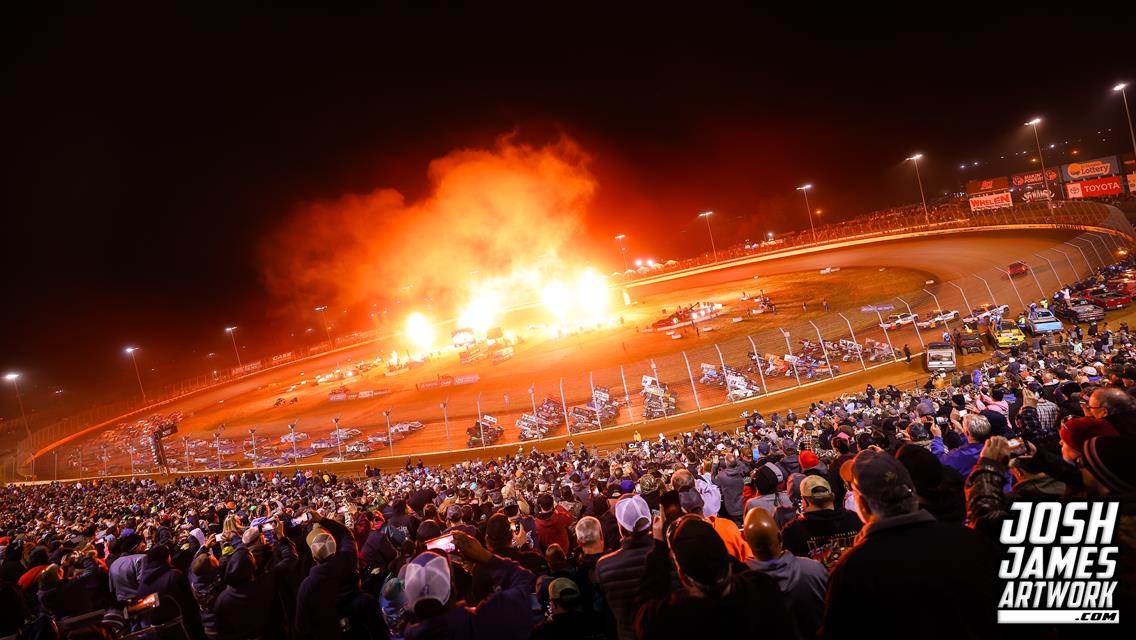Fans sell out The Dirt Track at Charlotte for World of Outlaws World Finals action!