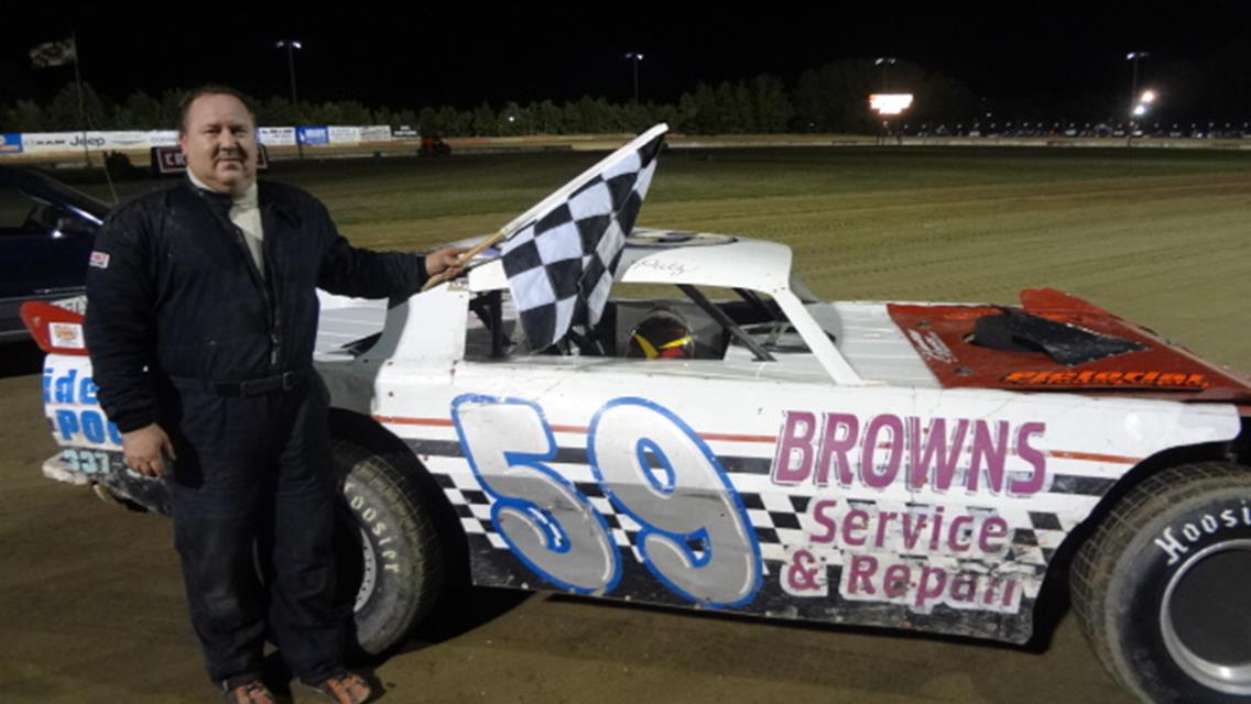 DWAYNE HECK WINS VINTAGE FEATURE â€“ KELLY PUTZ FIRST SPORTSMAN