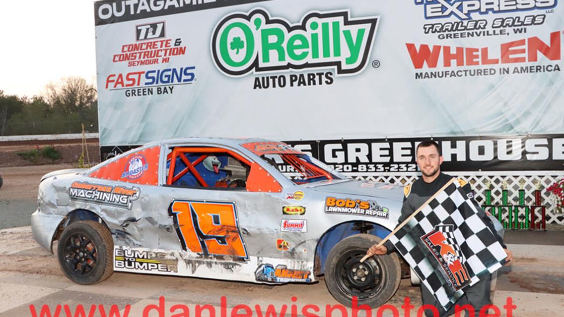 MIKE MULLEN FLIES TO OUTAGAMIE LATE MODEL WIN