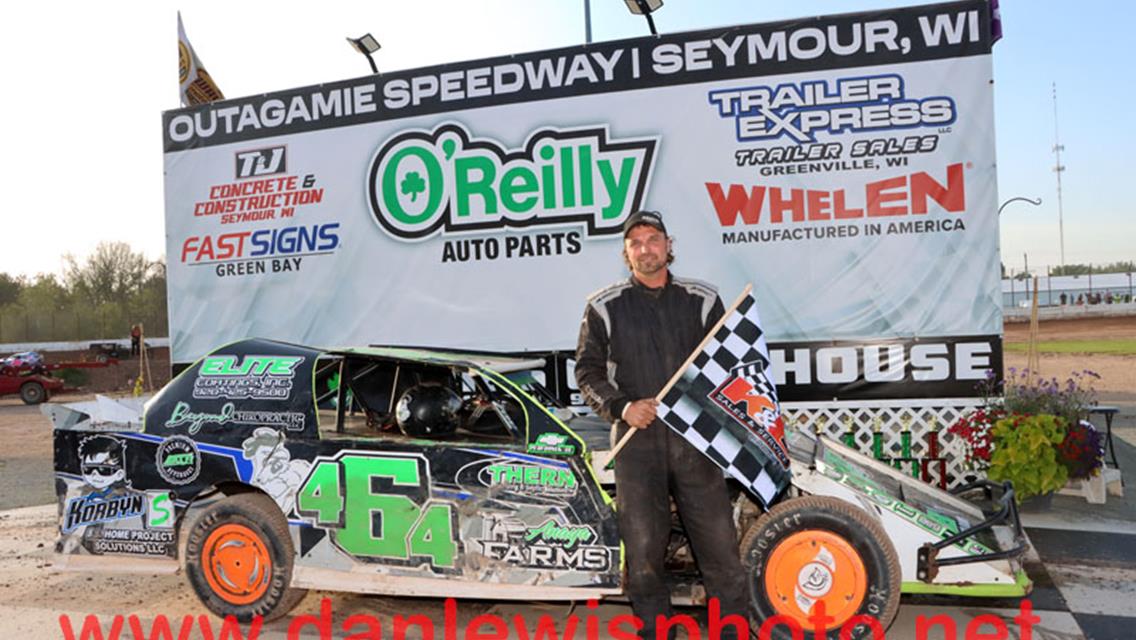 MIKE MULLEN FLIES TO OUTAGAMIE LATE MODEL WIN