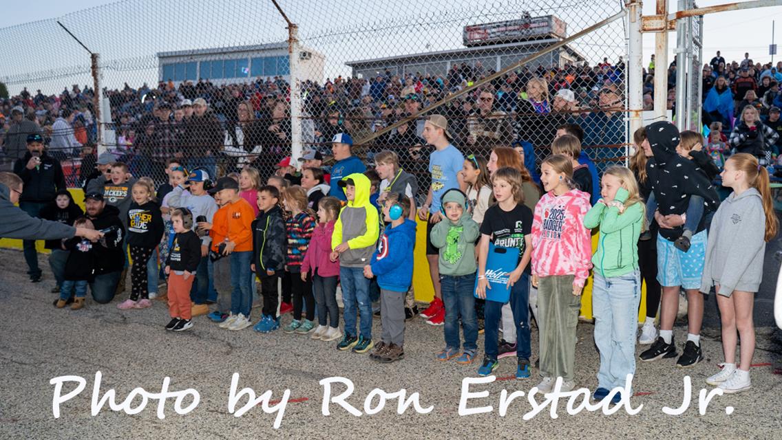 MONDEIK GETS FIRST SLINGER WIN IN MEMORIAL DAY WEEKEND