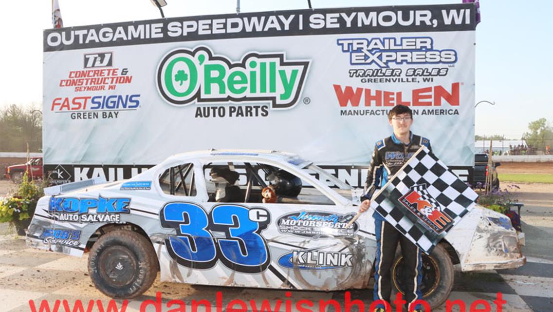 MIKE MULLEN FLIES TO OUTAGAMIE LATE MODEL WIN