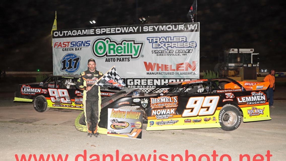 MIKE MULLEN DOUBLES UP ON OUTAGAMIE LATE MODEL, STOCK WINS
