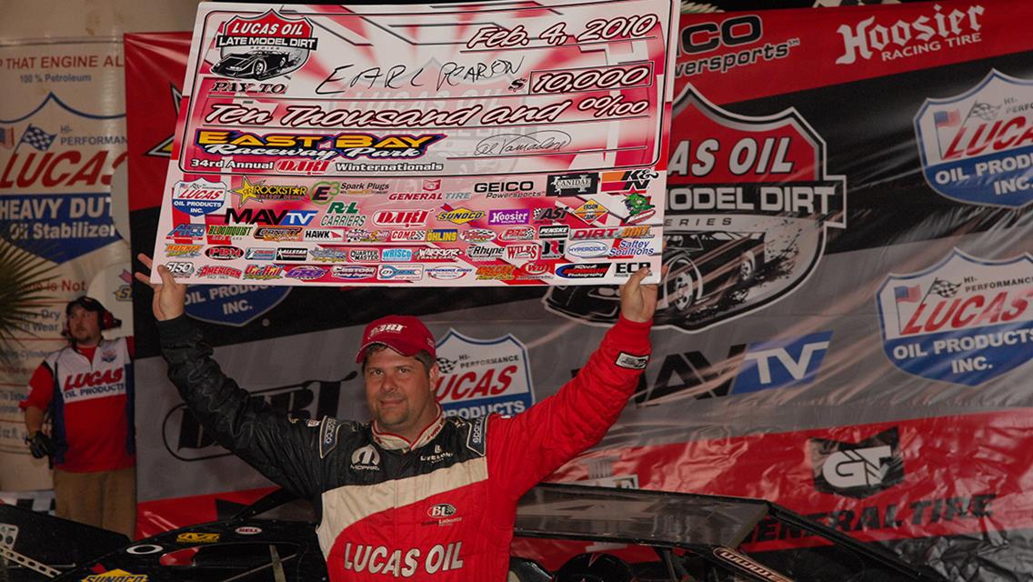 Earl Pearson Jr. passes Scott Bloomquist to Win DART Winternationals Event at East Bay on Thursday Night