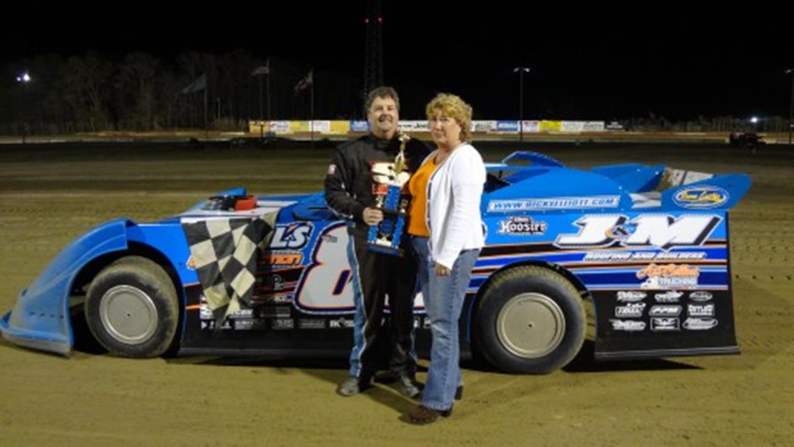 RICKY ELLIOTT ROCKETS TO SUPER LATE MODEL WIN