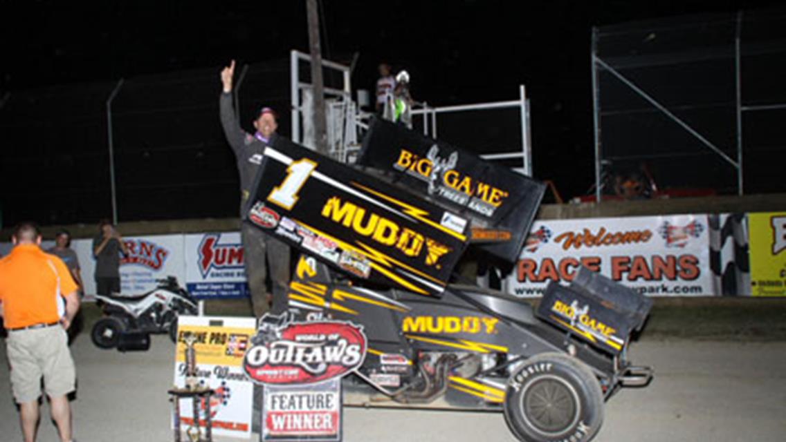 Blaney holds home turf against the World of Outlaws at Attica