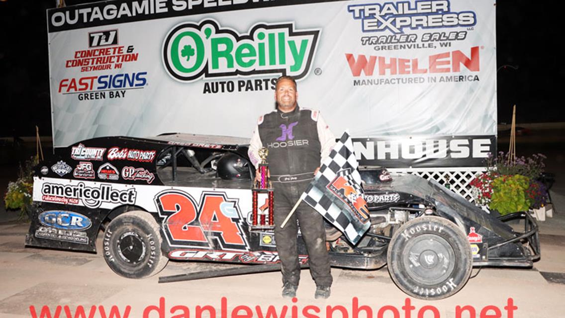 MIKE MULLEN FLIES TO OUTAGAMIE LATE MODEL WIN