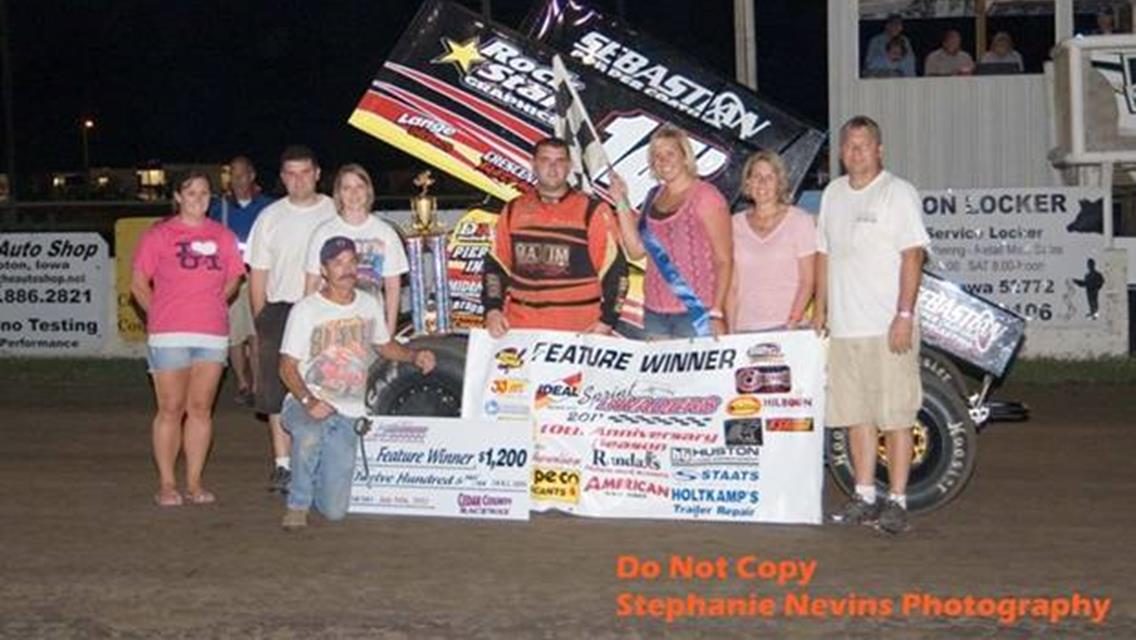 Kaley and the Plath Motorsports team in Victory Lane in Tipton (Stephanie Nevins Photography)