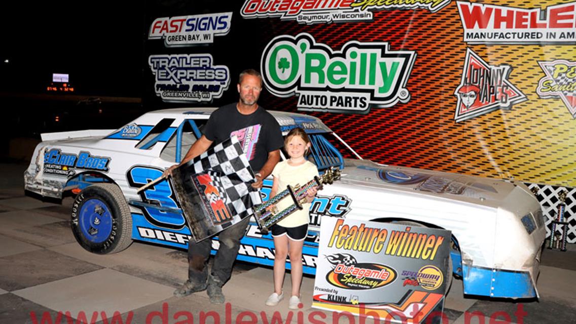 Rookie Cole Czarneski races to his first IMCA Modified win