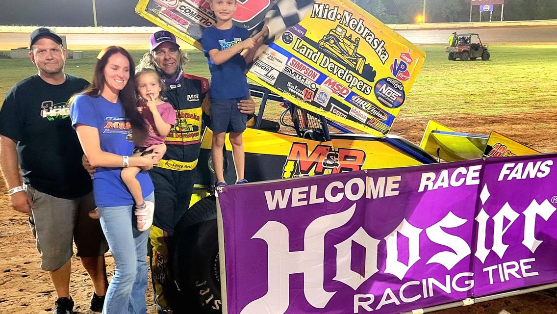 MOSS LEADS LATE FOR USCS XTREME SPEEDWAY