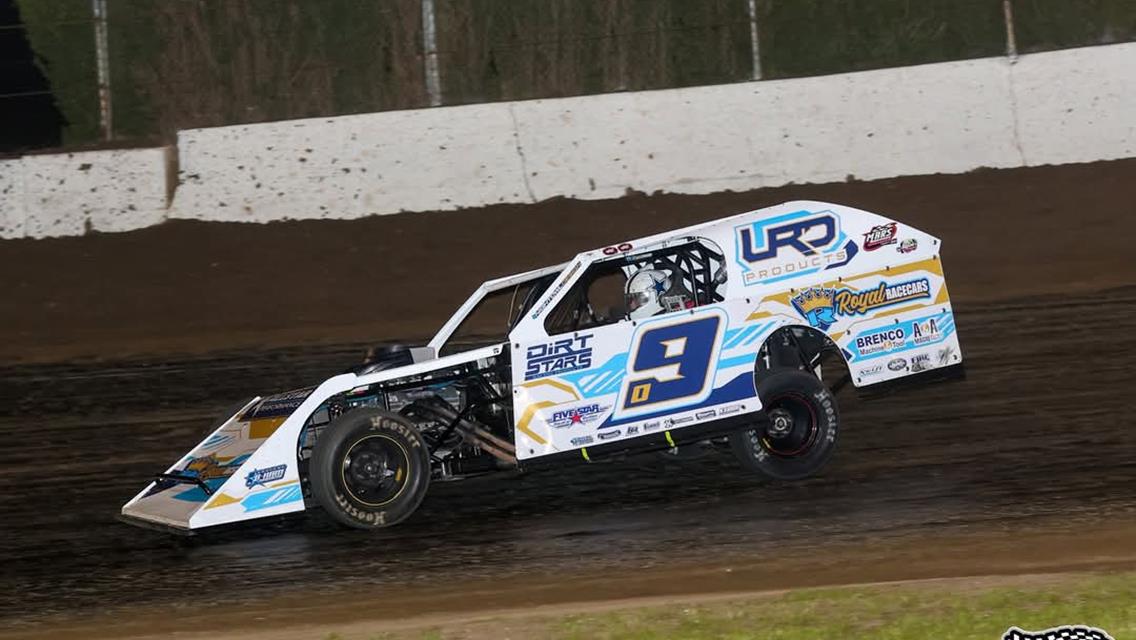 Ledford Leads The Way On Opening Night At LaSalle