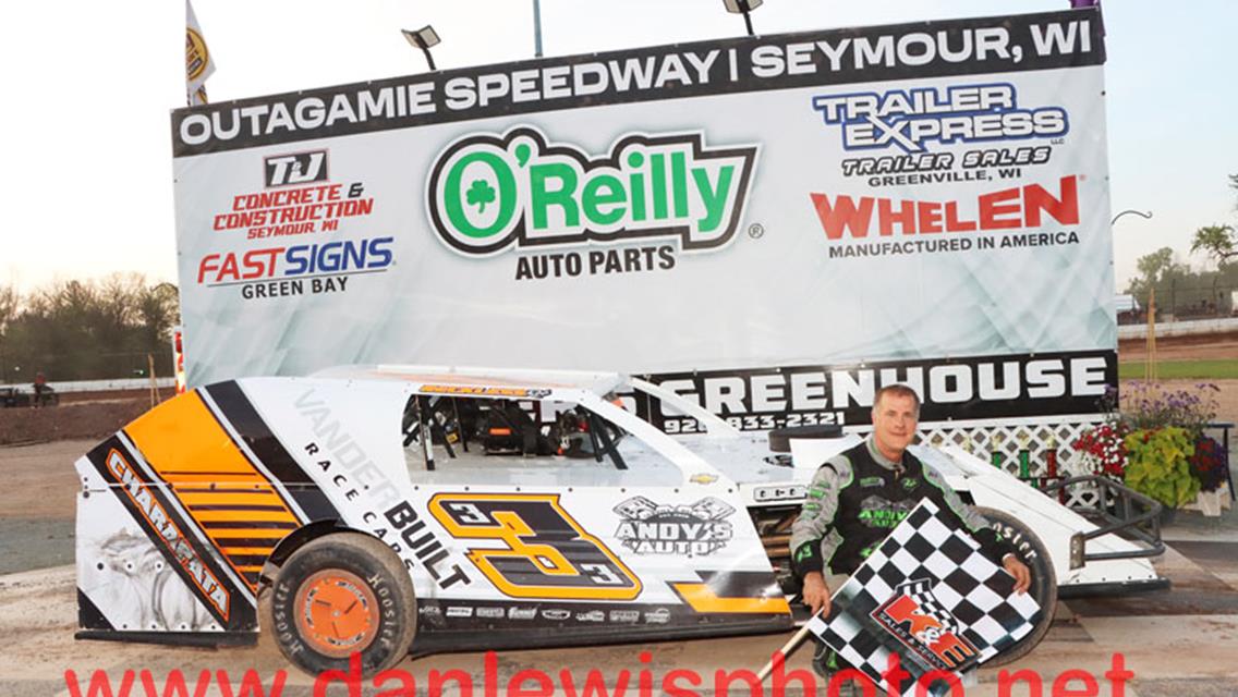 MIKE MULLEN FLIES TO OUTAGAMIE LATE MODEL WIN