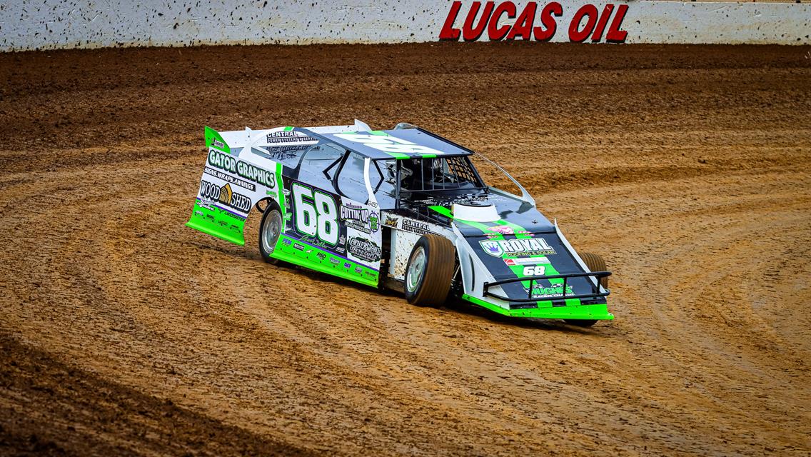 Lucas Oil Speedway Spotlight: Wille&#39;s focus on Modifieds finds him in Weekly Championship Series hunt