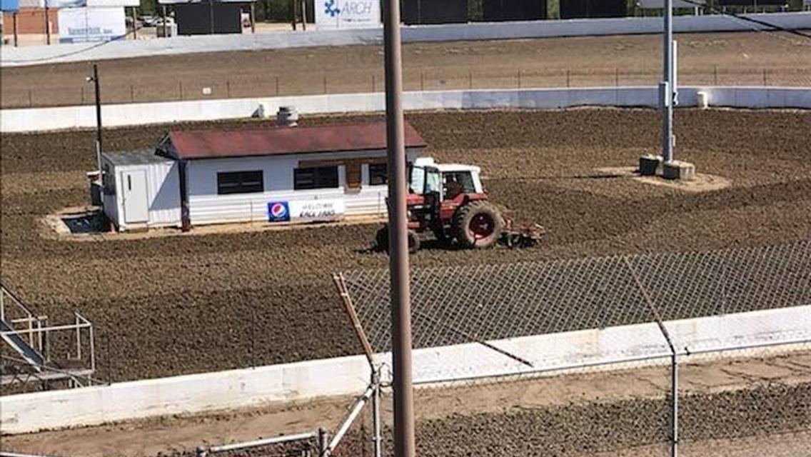 Track is ready for Saturday, April 27th&#39;s World of Outlaw Sprints &amp; POWRi National Midgets!