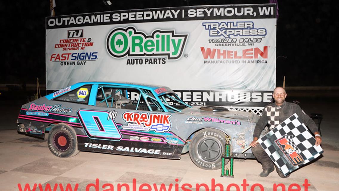 MIKE MULLEN FLIES TO OUTAGAMIE LATE MODEL WIN