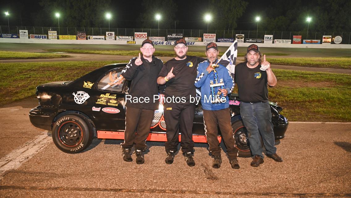 Corrigan Oil Speedway Beats Mother Nature for Autograph Night Presented By Shaheen Chevrolet Cadillac of Lansing, MI!