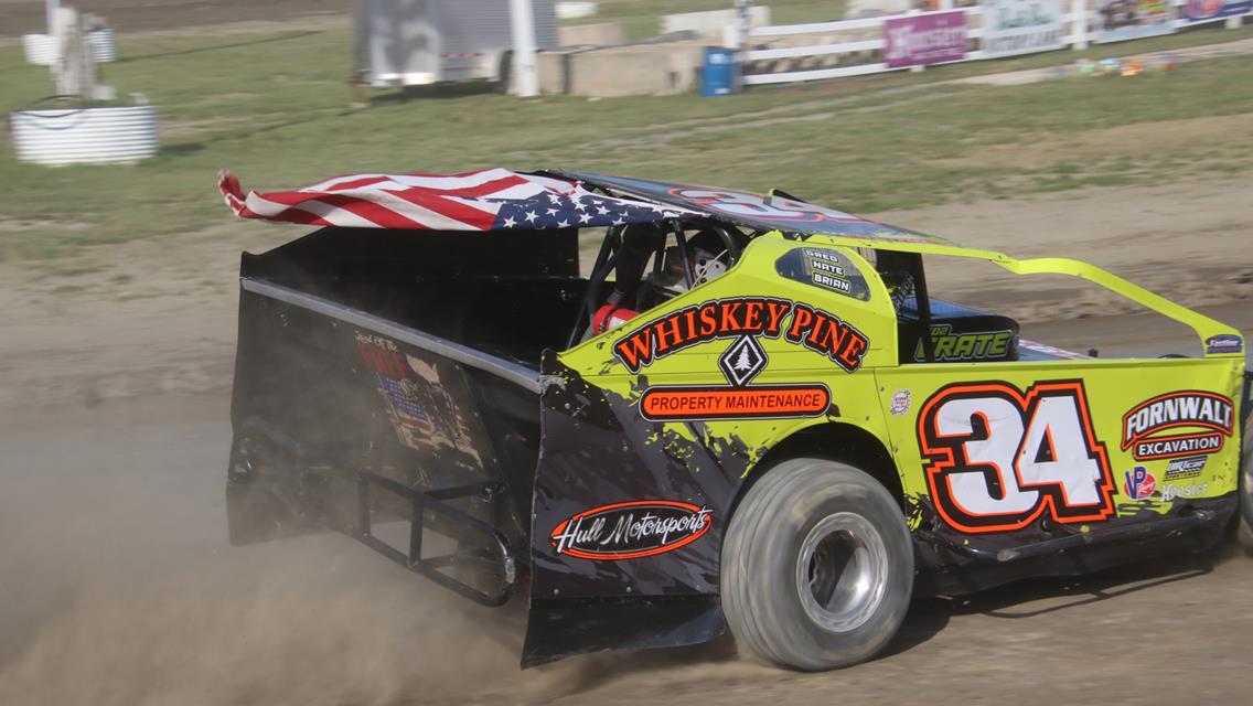 Matt Lashua scored the winner in the Sons DIRTcar Sportsman Modifieds and   the R&amp;L Auto Towing &amp; Recovery Late Models Josh Sunn back in victory lane