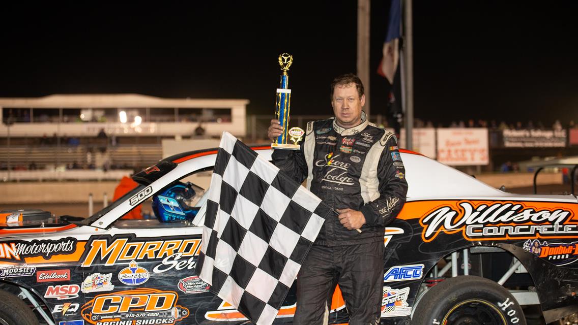 It&#39;s Roberts in thrilling Modified feature win