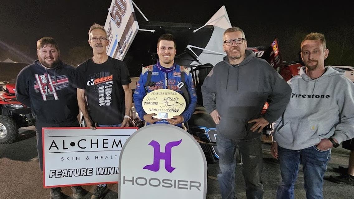 Paul Nienhiser Conquers Davenport Speedway with Sprint Invaders!
