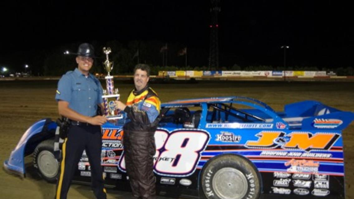 ELLIOTT VICTORIOUS IN CAMP BARNES LATE MODELS