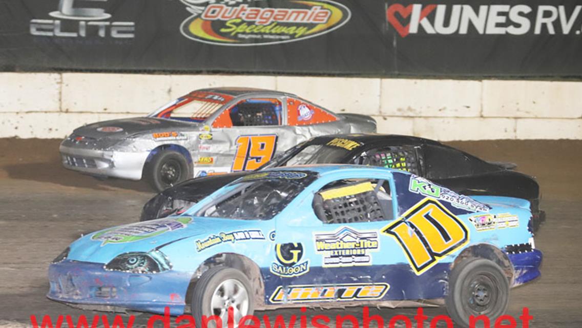 MIKE MULLEN FLIES TO OUTAGAMIE LATE MODEL WIN