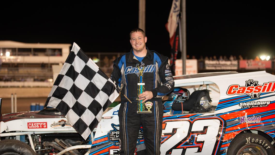 It&#39;s Roberts in thrilling Modified feature win