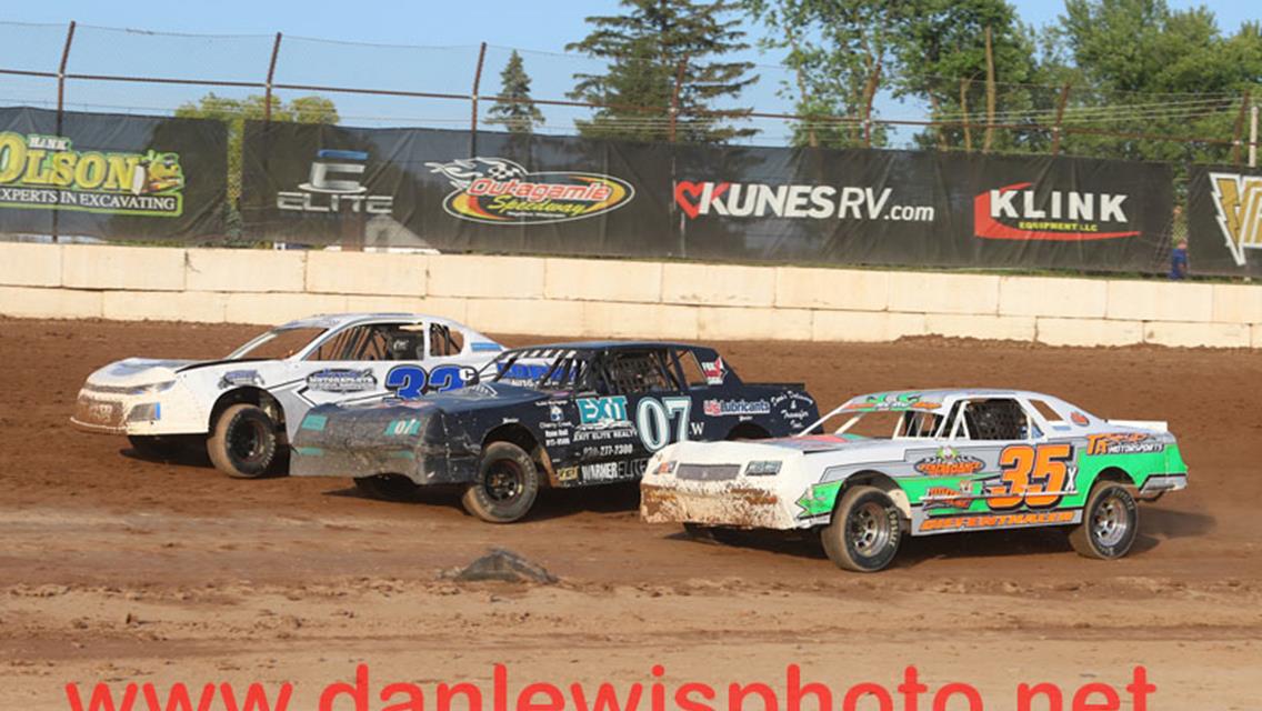 MIKE MULLEN FLIES TO OUTAGAMIE LATE MODEL WIN