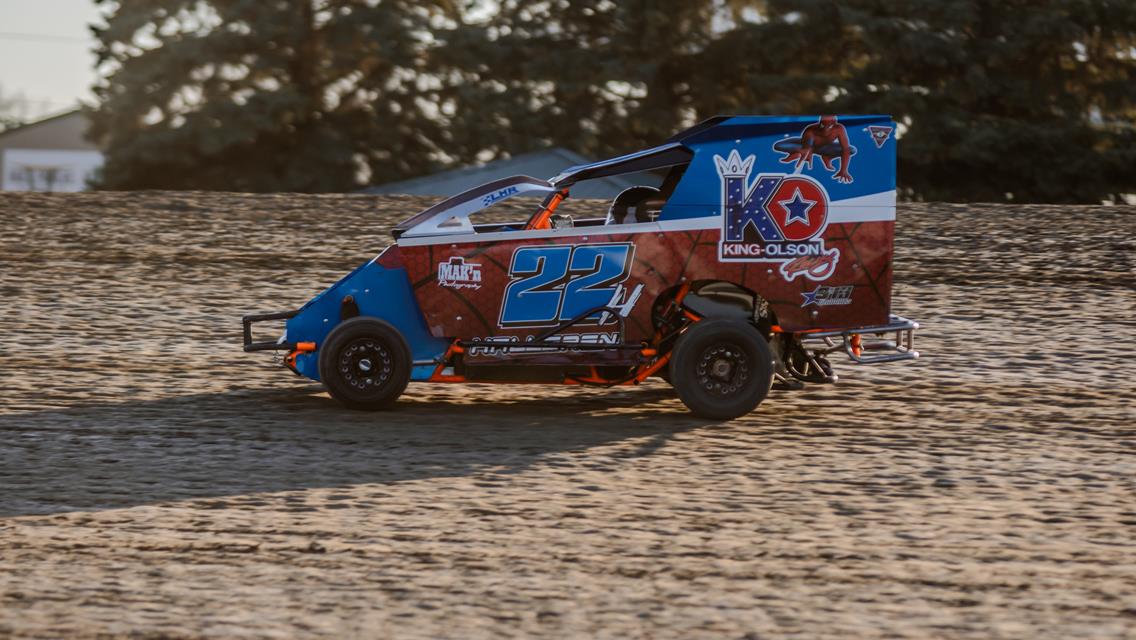 HALLGREN CRUISES TO DACOTAH SPEEDWAY VICTORY