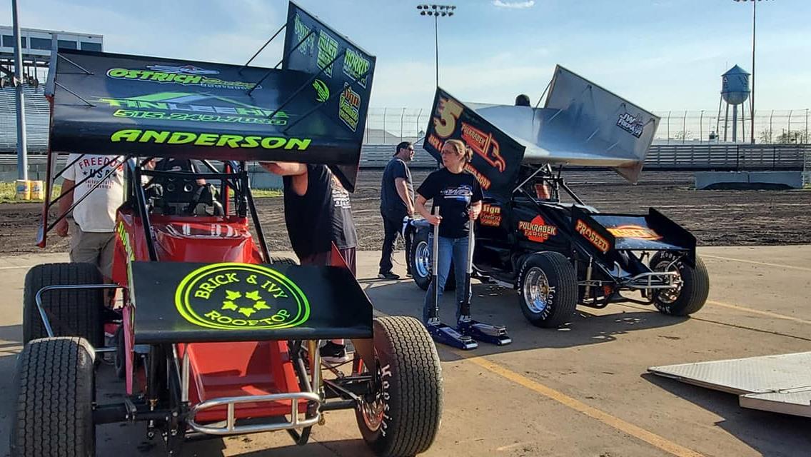 Turning laps at Knoxville Raceway