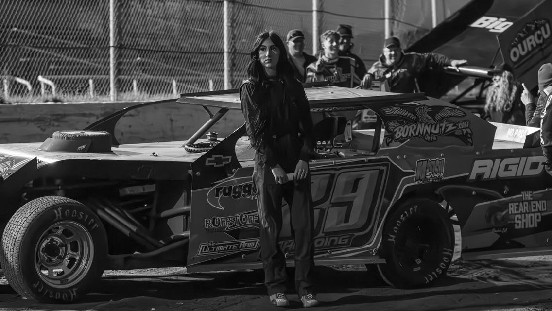 Moore wins an exciting Modified feature at Grays Harbor Raceway