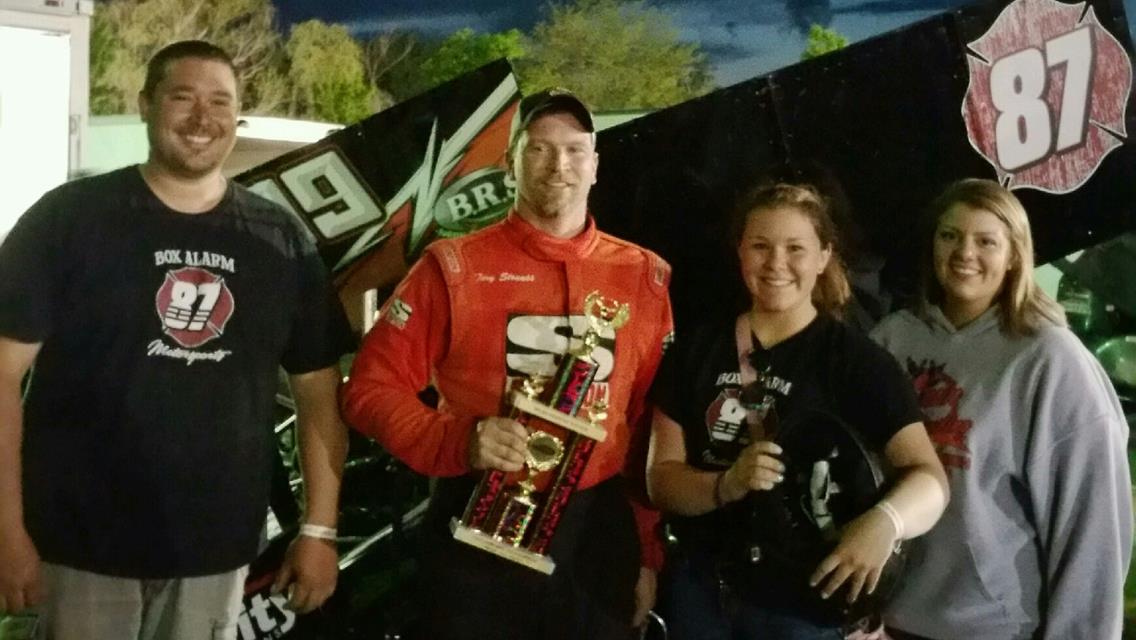 Tory Strauss and crew in victory lane a Sycamore Speedway