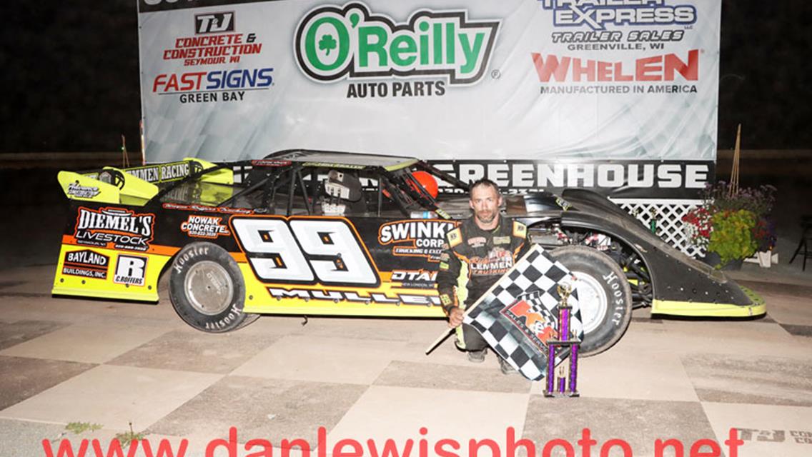 MIKE MULLEN FLIES TO OUTAGAMIE LATE MODEL WIN
