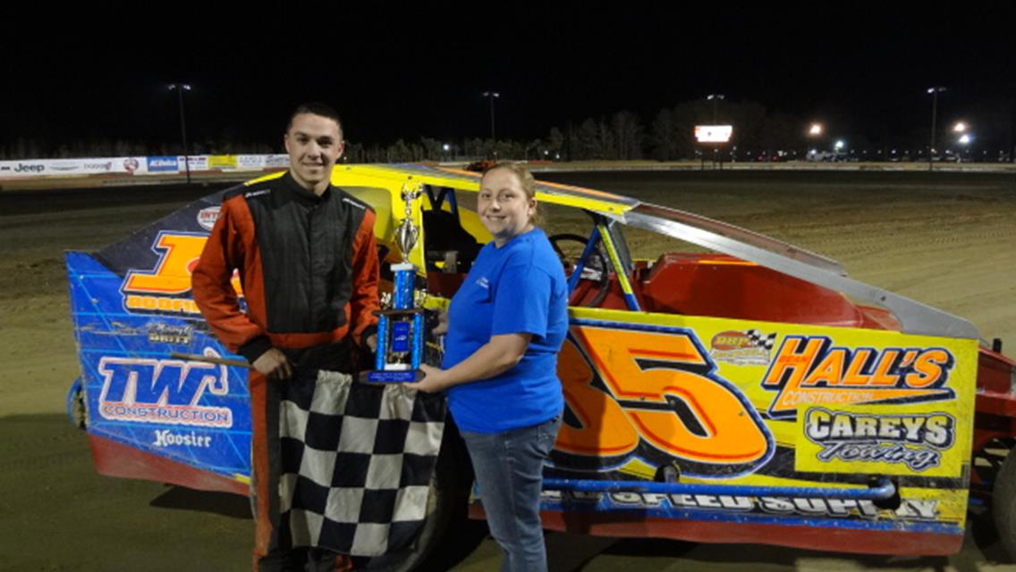 SCOTT HITCHENS SCORES IN AC DELCO MODIFIEDS