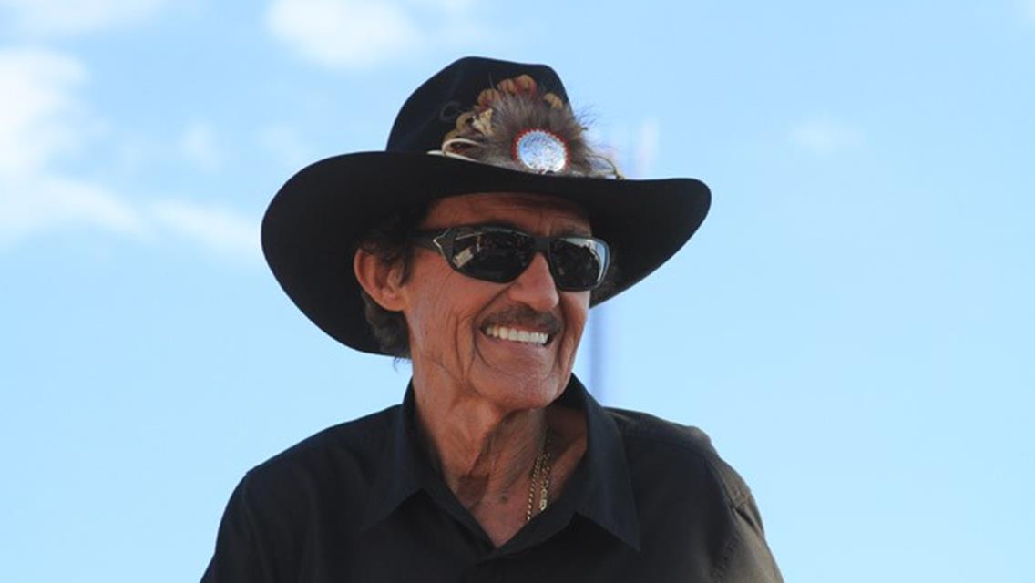 The &quot;King&quot; Richard Petty, Tony Stewart, Ken Schrader, and Kenny Wallace turn out for great night of racing at Macon!