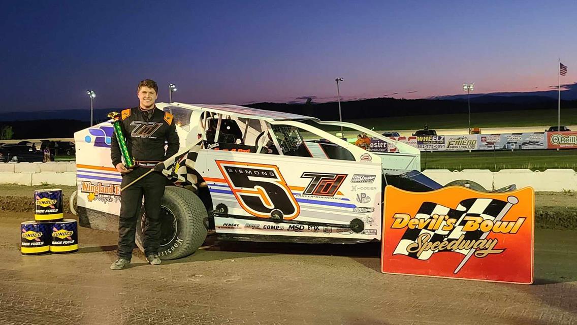Siemons Bests Sportsman Field at the Bowl - Quenneville, Hanson grace victory lane among others