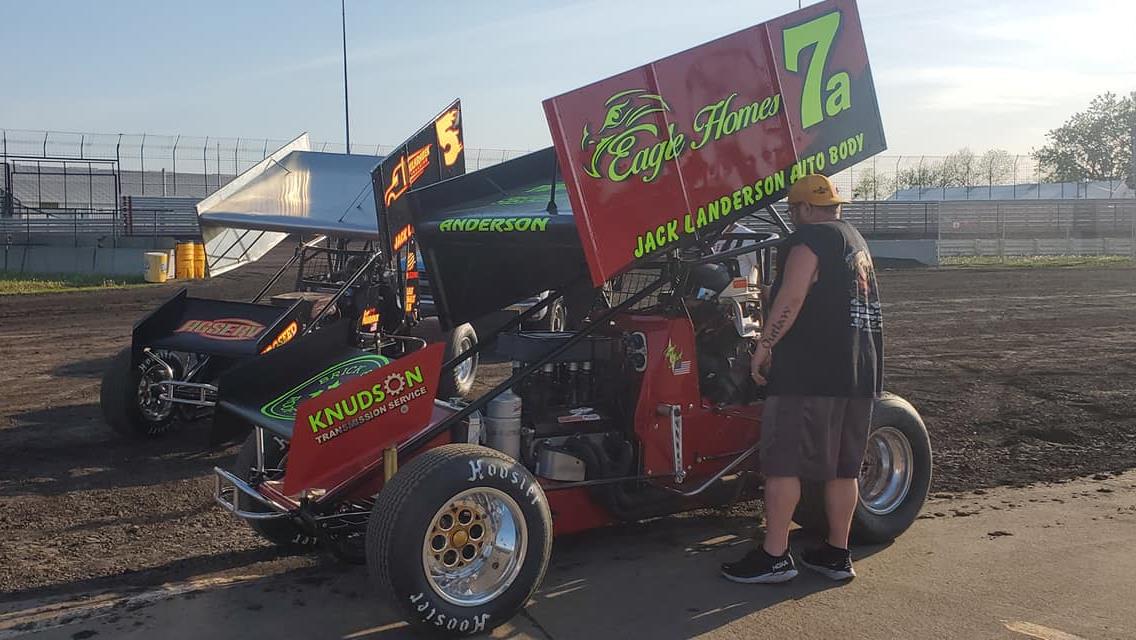 Turning laps at Knoxville Raceway