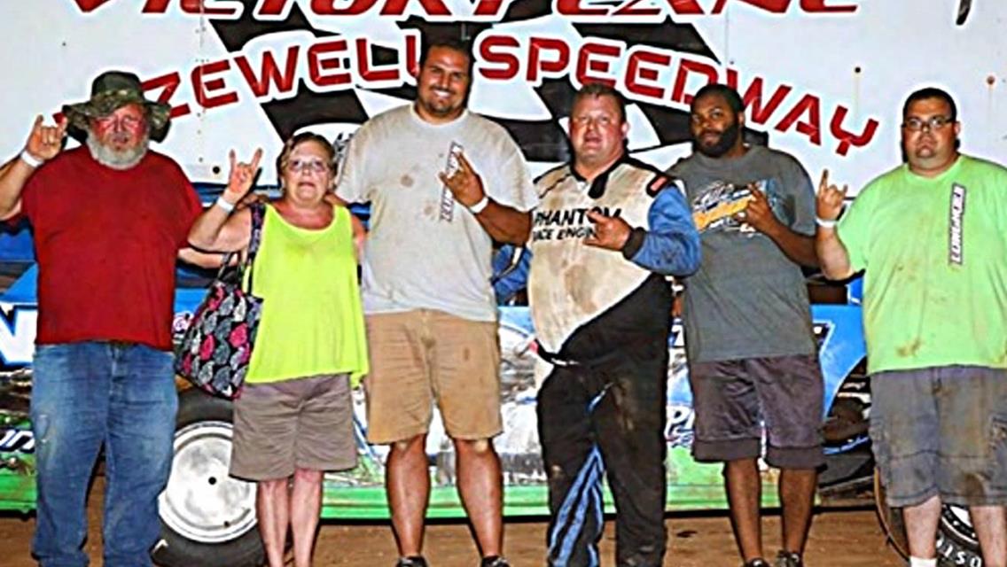 The Dirty White Boy Sweeps UCRA Action at The Taz