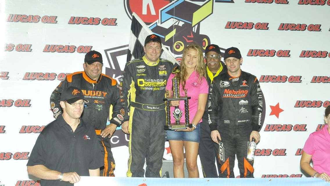 Terry McCarl Holds Off Lasoski for FVP National Sprint League Win at Knoxville!