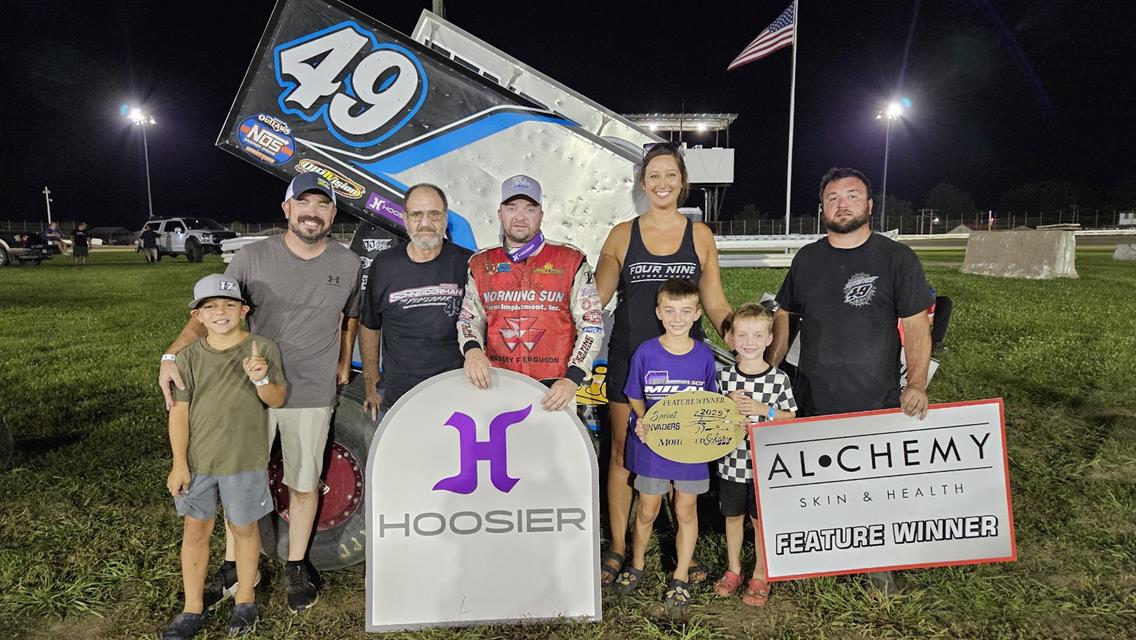Josh Schneiderman Pockets $4,000 in Instant Classic Sprint Invaders Feature in Bloomfield!