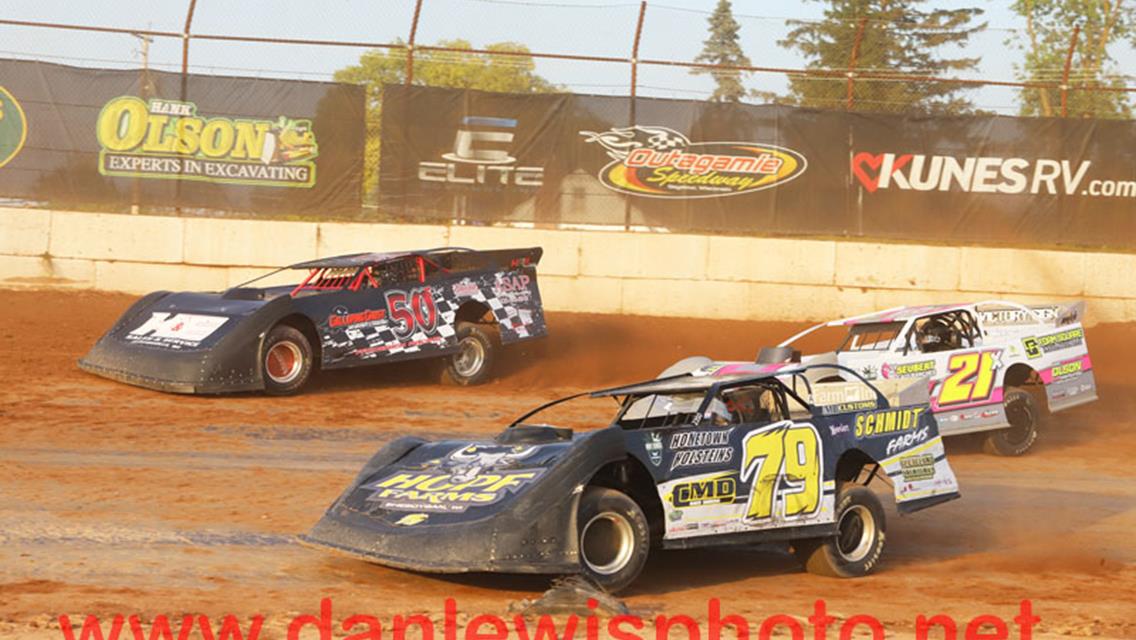 MIKE MULLEN FLIES TO OUTAGAMIE LATE MODEL WIN