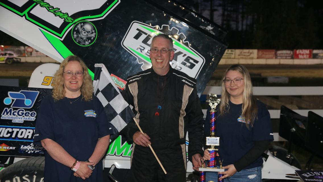 DJ Robinson punches ticket to the end of year Growler in the Sabil &amp; Sons DIRTcar Sportsman Mods Wayne Stearns gets his first win in the Dad’s 4 By To