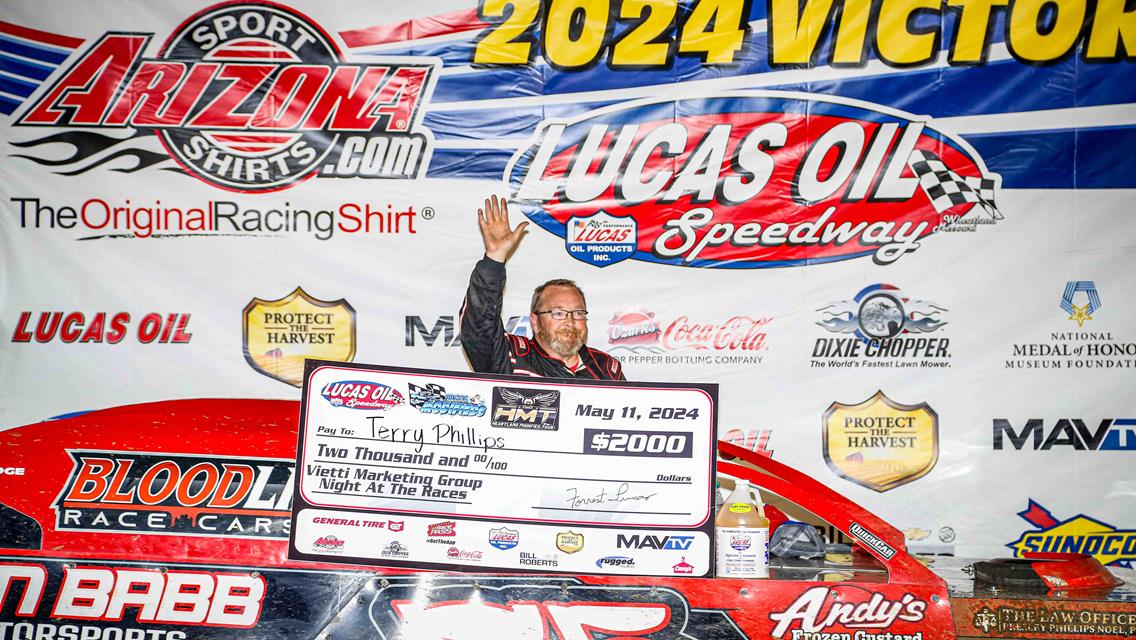 Phillips hangs on for USRA Heartland Modified Tour victory in Lucas Oil Speedway headliner