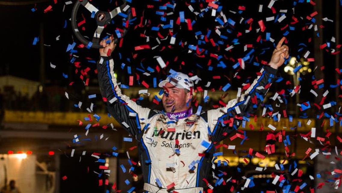 Davenport flies Lucas Oil Late Model checkers at North Georgia