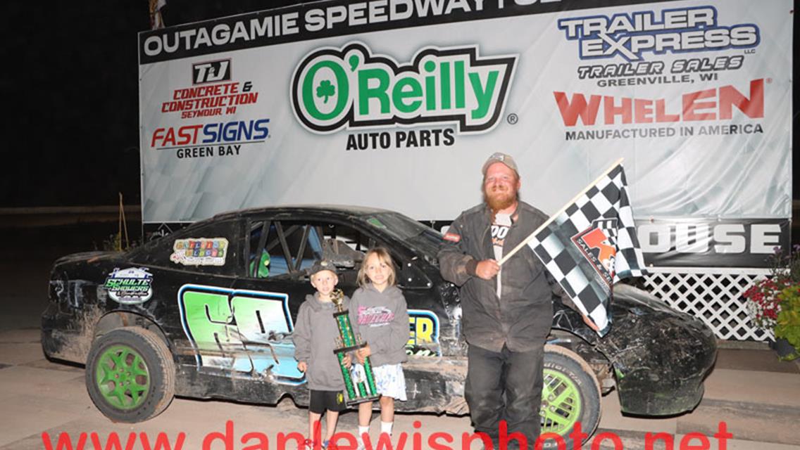 MIKE MULLEN FLIES TO OUTAGAMIE LATE MODEL WIN